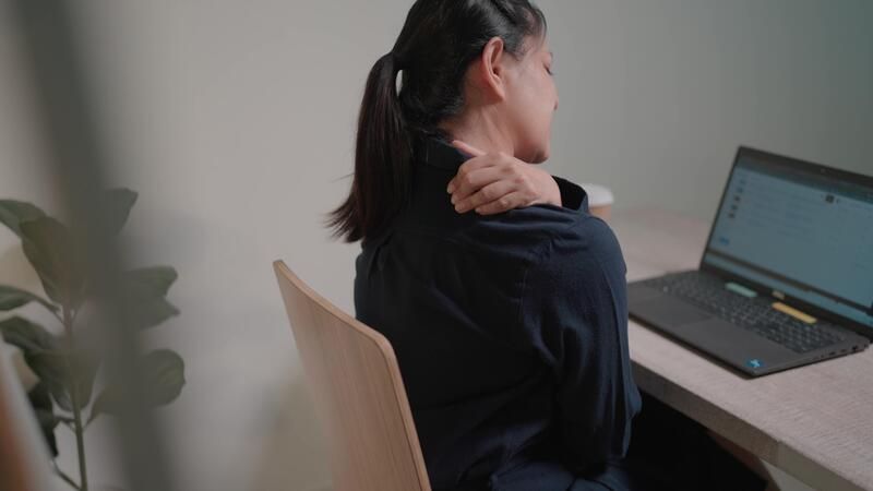 5 Cách Giảm Đau Cổ Vai Gáy Cho Dân Văn Phòng
