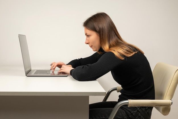 5 Cách Giảm Đau Cổ Vai Gáy Cho Dân Văn Phòng