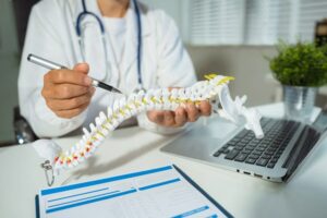 Điều Trị Cong Vẹo Cột Sống Uy Tín Tại Hà Nội